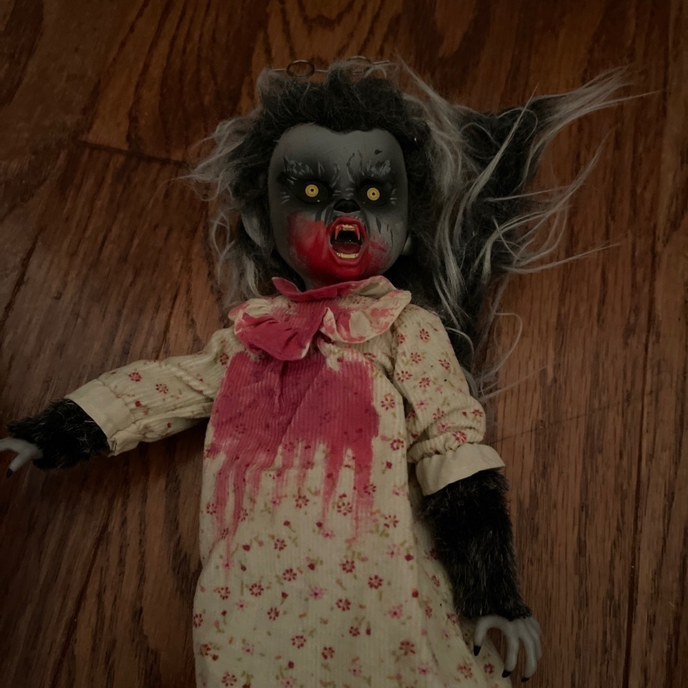 MEZCO TOYS LIVING DEAD DOLL LITTLE RED RIDING HOOD WOLF SCARY DOLL NO BOX